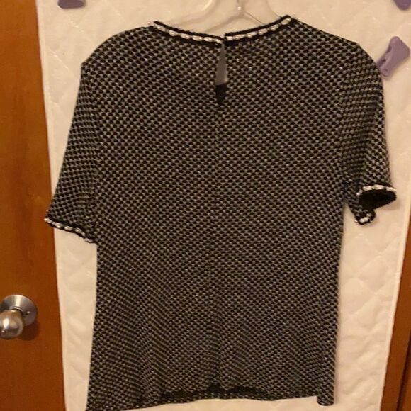 Dress shirt with Pearl accent - Picture 4 of 4